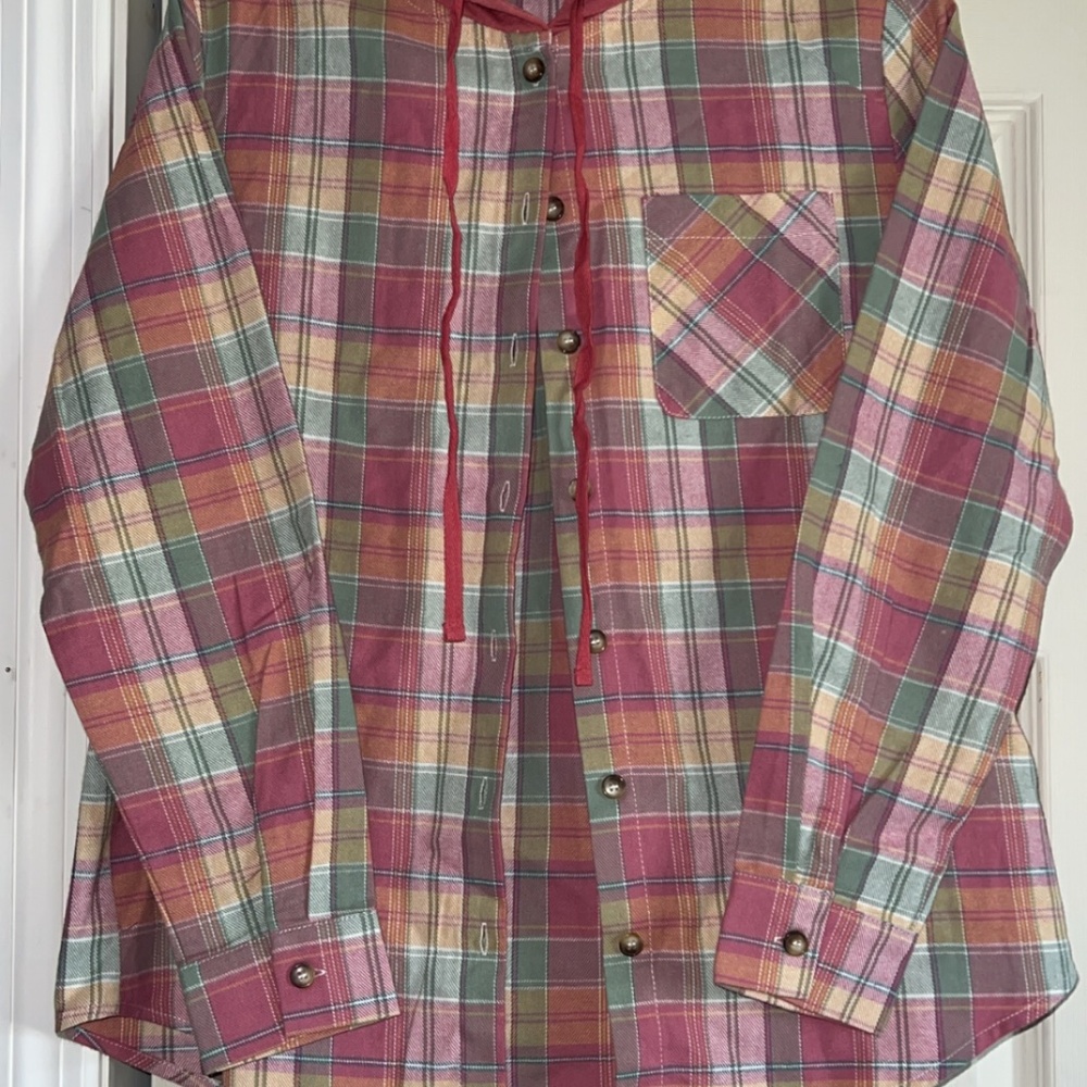 WOMANS MULTI COLOR PLAID BUTTON DOWN HOODED SHIRT